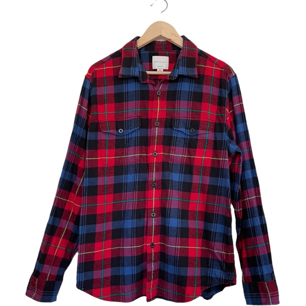 American Eagle Outfitters Men's Plaid Flannel Button Down Shirt. Size Large